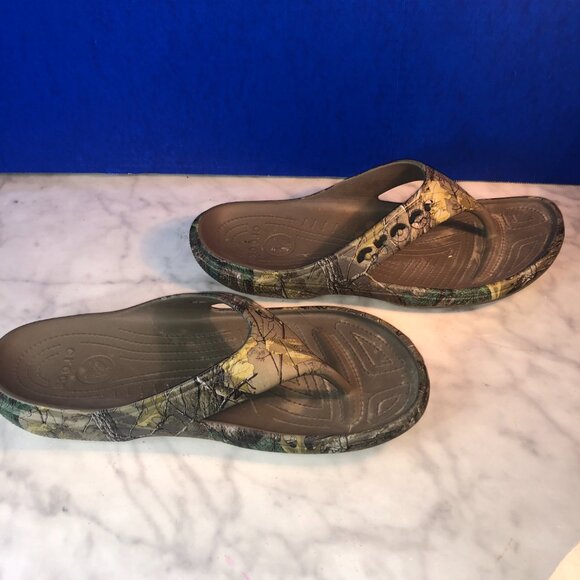 Mens Shoes Crocs Sandals Flip Flops Sz 12 Cammo Pre-owned - Picture 4 of 7
